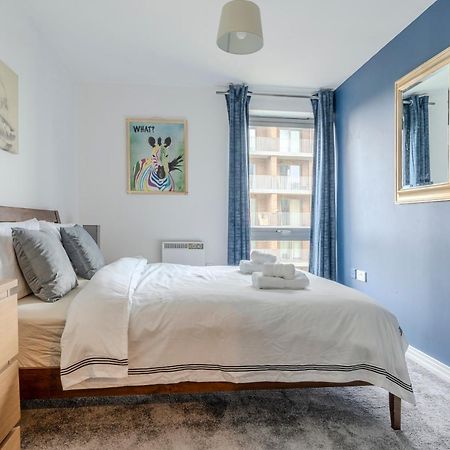 Entire Flat In Ealing Apartment ลอนดอน ภายนอก รูปภาพ