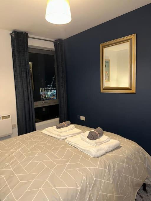 Entire Flat In Ealing Apartment ลอนดอน ภายนอก รูปภาพ
