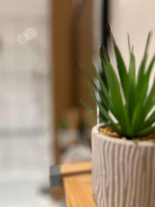Entire Flat In Ealing Apartment ลอนดอน ภายนอก รูปภาพ
