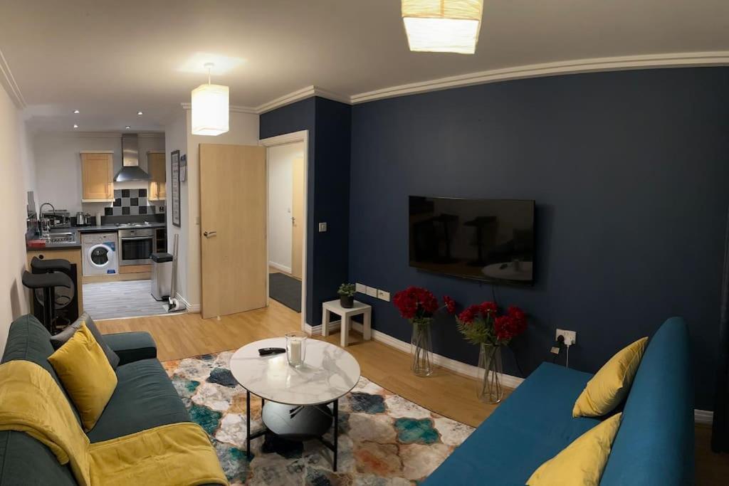 Entire Flat In Ealing Apartment ลอนดอน ภายนอก รูปภาพ